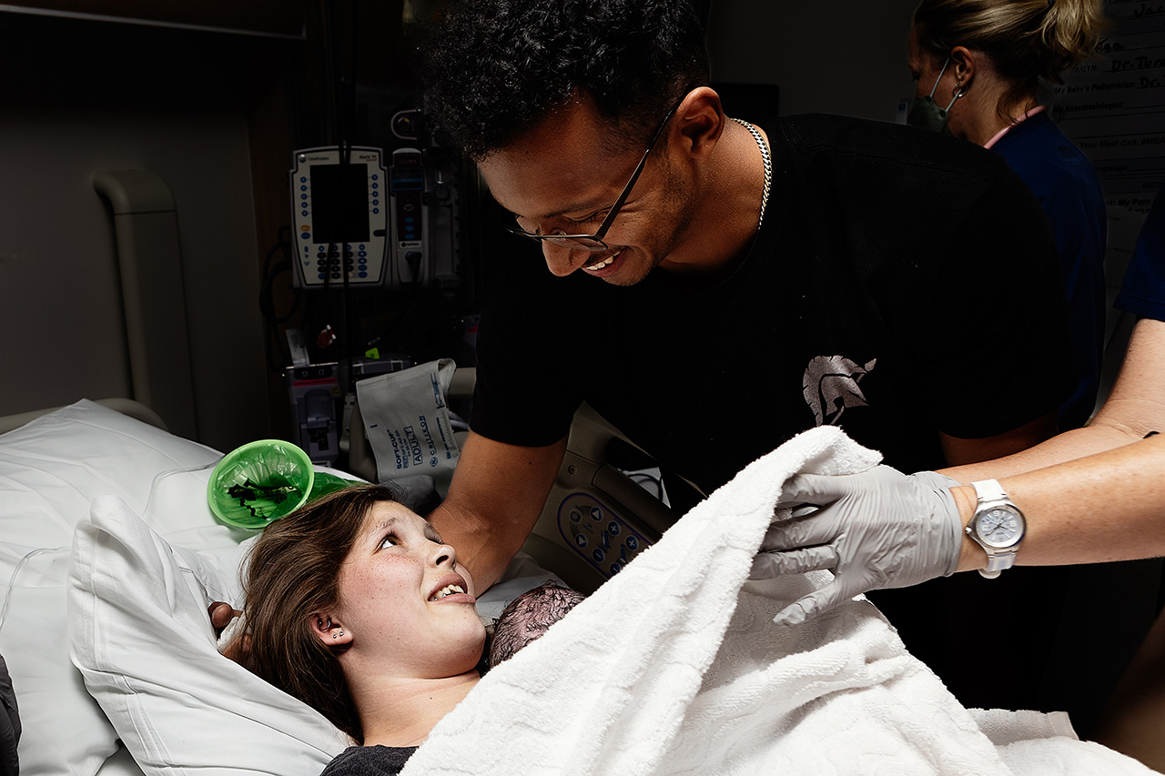 birth image by Leona Darnell of a new mother holding her newborn daughter.